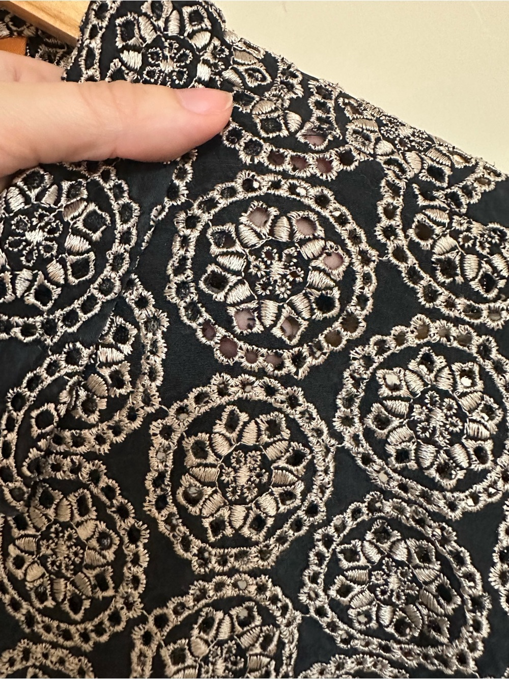 Harari Black Silk Eyelet Embroidered Button Front Blouse L - Picture 6 of 8